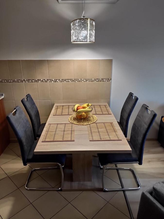 Holiday Apartman Sarvar Exterior photo